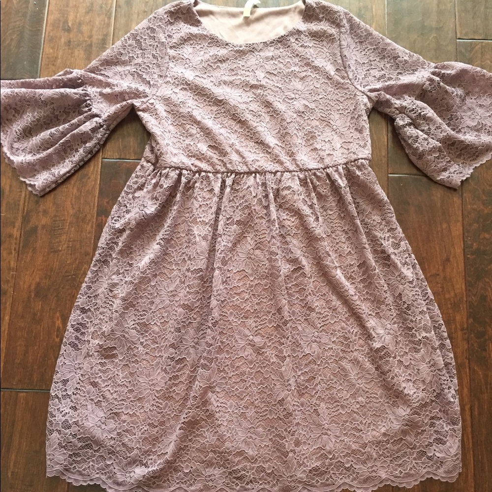 Boutique small mauve/lavender lace dress